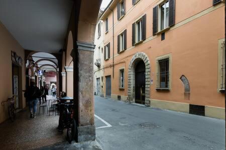 Red Appartamento Immerso Tra Le Mura Bolognesi מראה חיצוני תמונה